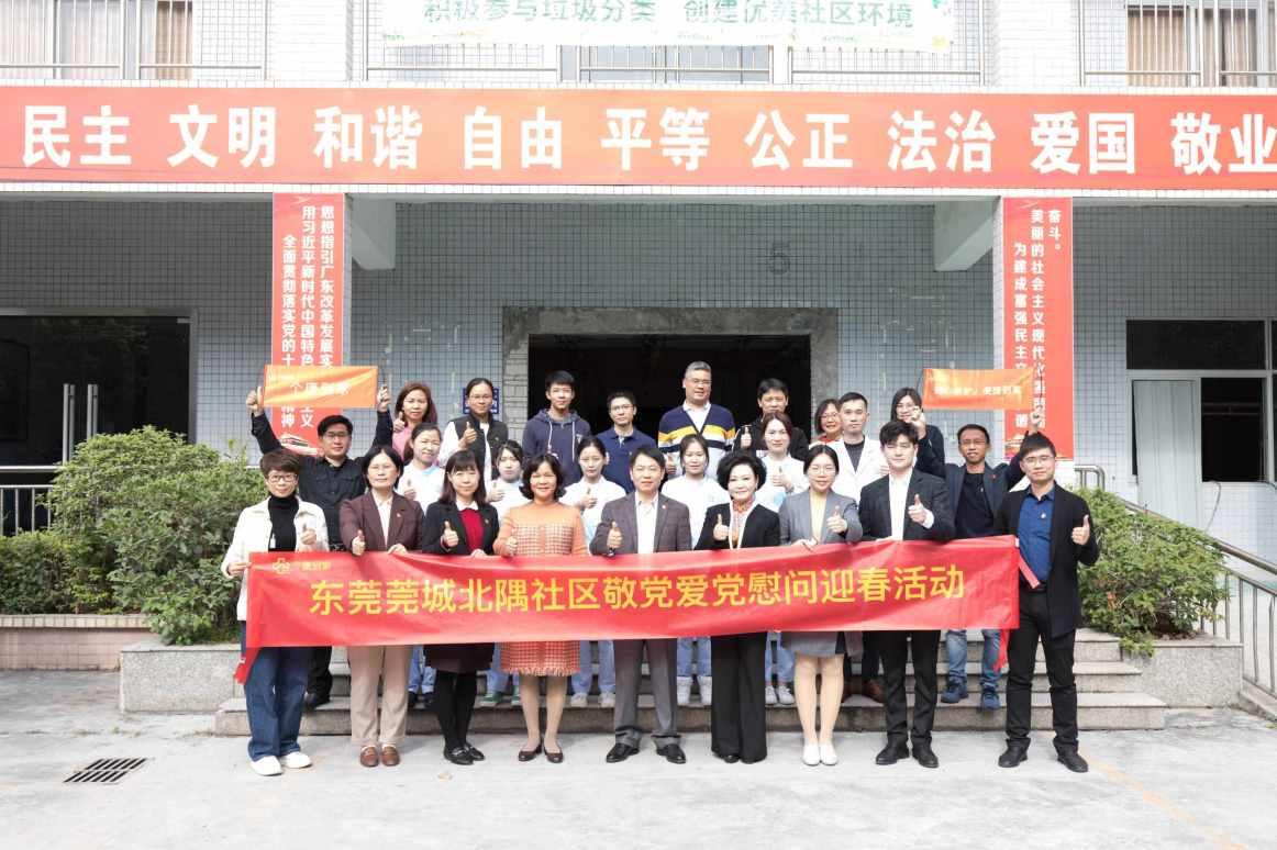 “中美日韩四国高中生毕业去向及职业准备比较研究”显示：中国高中生更想做对社会有贡献的工作